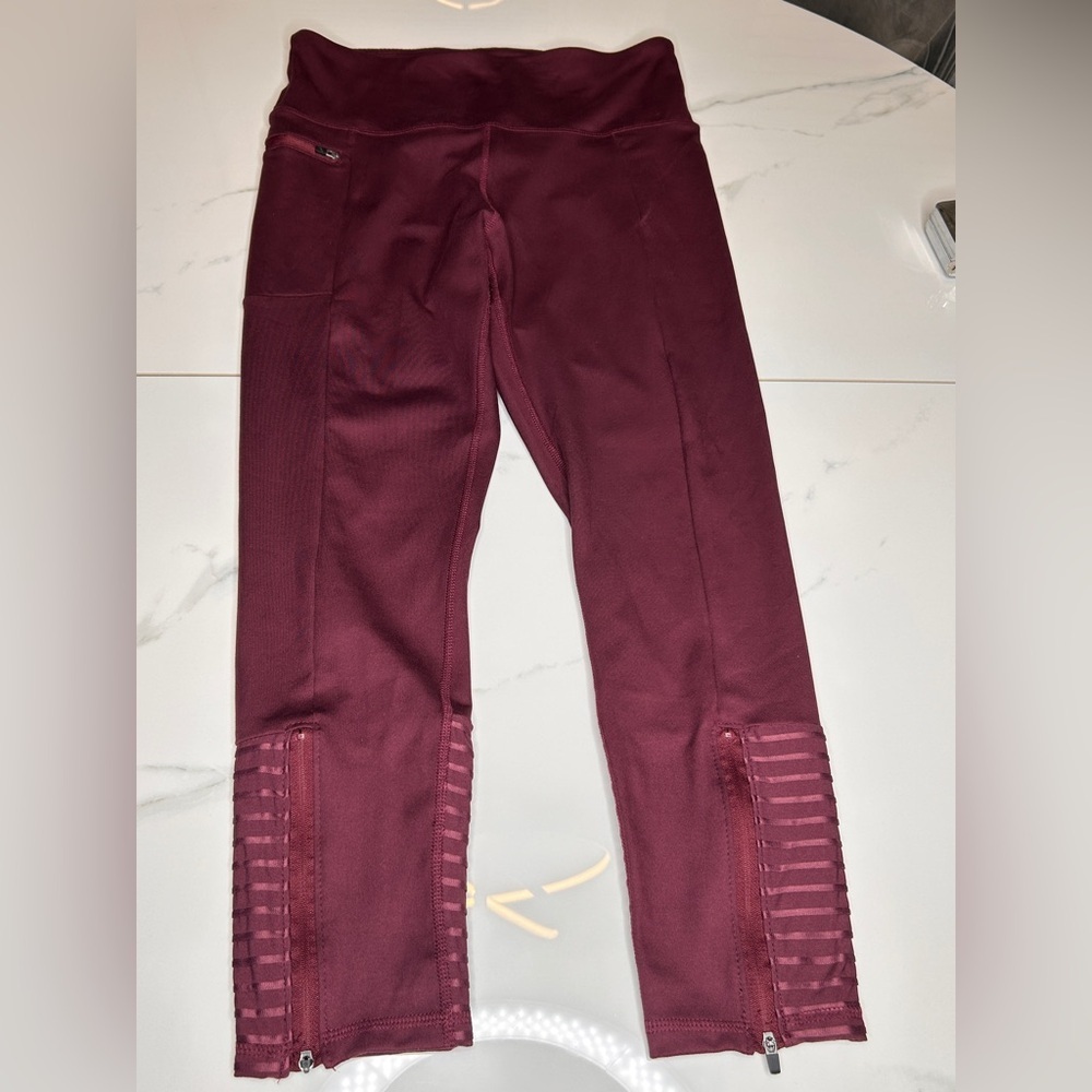 Freely Women’s Leggings, Burgundy /Wine, Large, 7/8 length, Excellent Condition - Picture 6 of 15